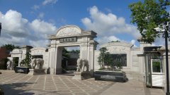 封存时光的密钥：一座陵园里的生命教育与都会影象