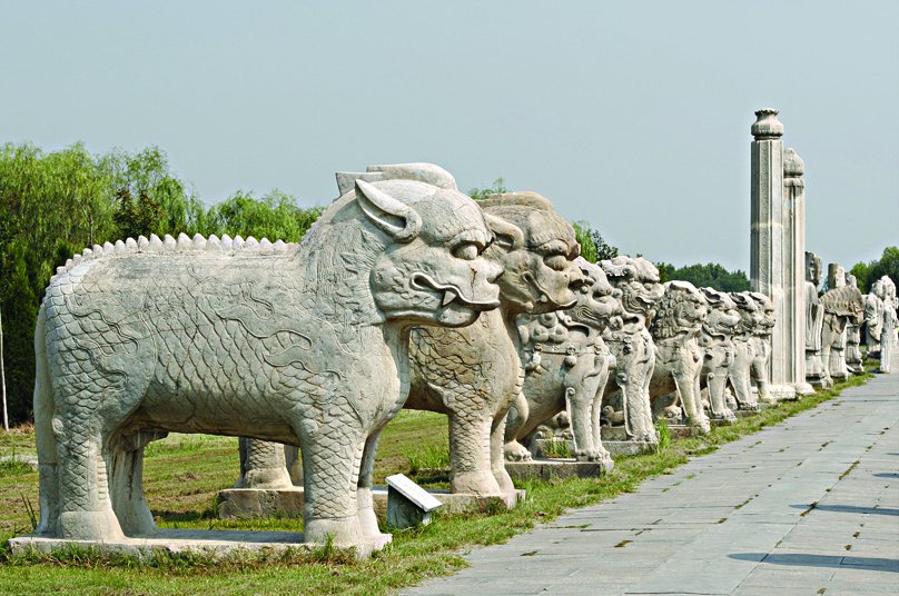 让石头“语言”，用斧凿叫醒甜睡的历史